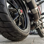 Comment un roadster électrique se distingue d’un roadster classique ?