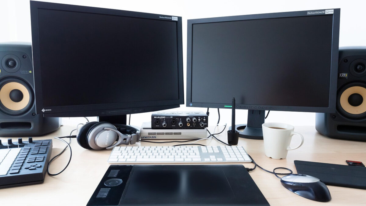 Double écran ou écran incurvé : comment choisir la solution idéale pour son bureau ?