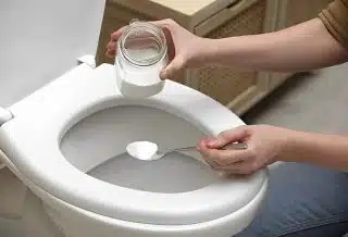 Nettoyer ses toilettes avec de l’acide chlorhydrique
